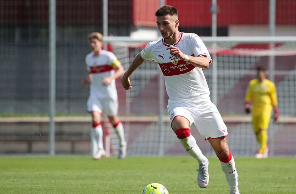 Leon Dajaku (Note 4): Der erst 17-Jährige kam nach 75 Minuten für Anastasios Donis in die Begegnung. Er gab in Mönchengladbach sein Bundesliga-Debüt. Letztlich war seine Aufgabe undankbar, weil die Mannschaft in der Schlussphase völlig einbrach.