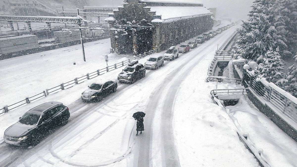 Wetter: Starke Schneefälle: Totalsperre der Brennerautobahn