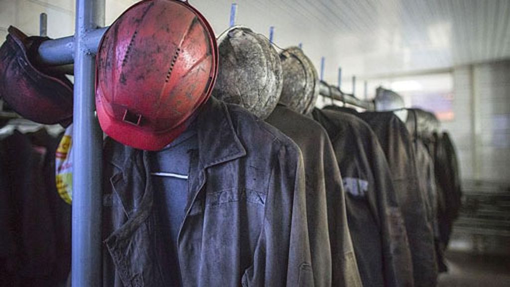 Grubenunglück in der Ukraine: Bergarbeiter unter Tage eingeschlossen