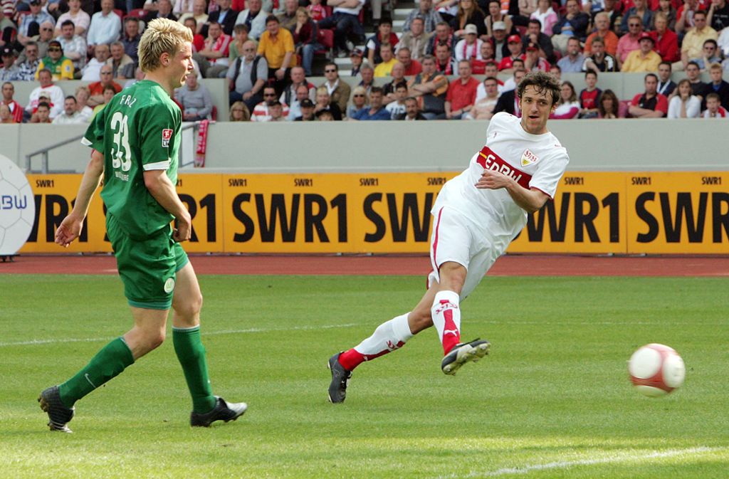 Gentners erstes Bundesligator folgt am 6. Mai 2006 beim Heimsieg über seinen späteren Arbeitgeber, den VfL Wolfsburg. In der 70. Minute trifft der gebürtige Nürtinger (rechts) für den damaligen Tabellenachten zum 2:1-Siegtreffer.