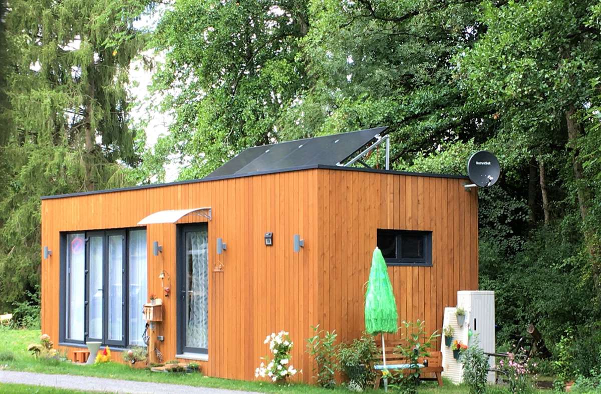Und dieses Tiny House in Schorndorf verfügt gar über ein Vordach wie in einem klassisch großen Haus.