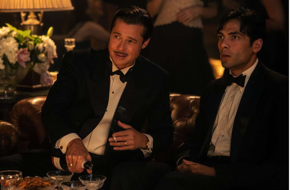 Der Stimmfilmstar Jack Conrad (Brad Pitt, links) entdeckt Mannys (Diego Calva) organisatorische Talente.