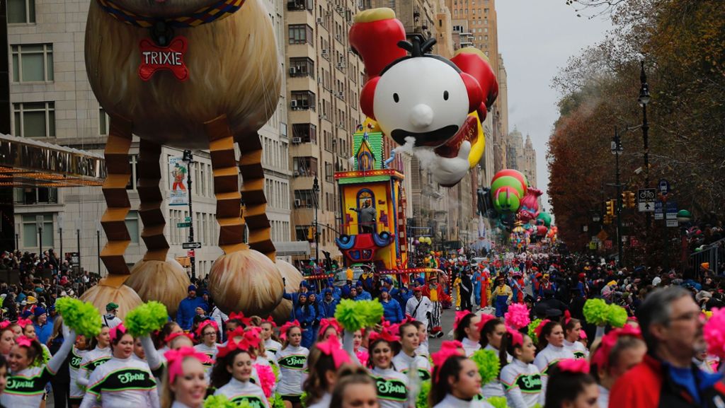  Riesige Ballons sind am Donnerstag bei der alljährlichen Thanksgiving-Parade durch die Straßen New Yorks geschwebt. Millionen Menschen verfolgten das Spektakel vor Ort und vor dem Fernseher. 