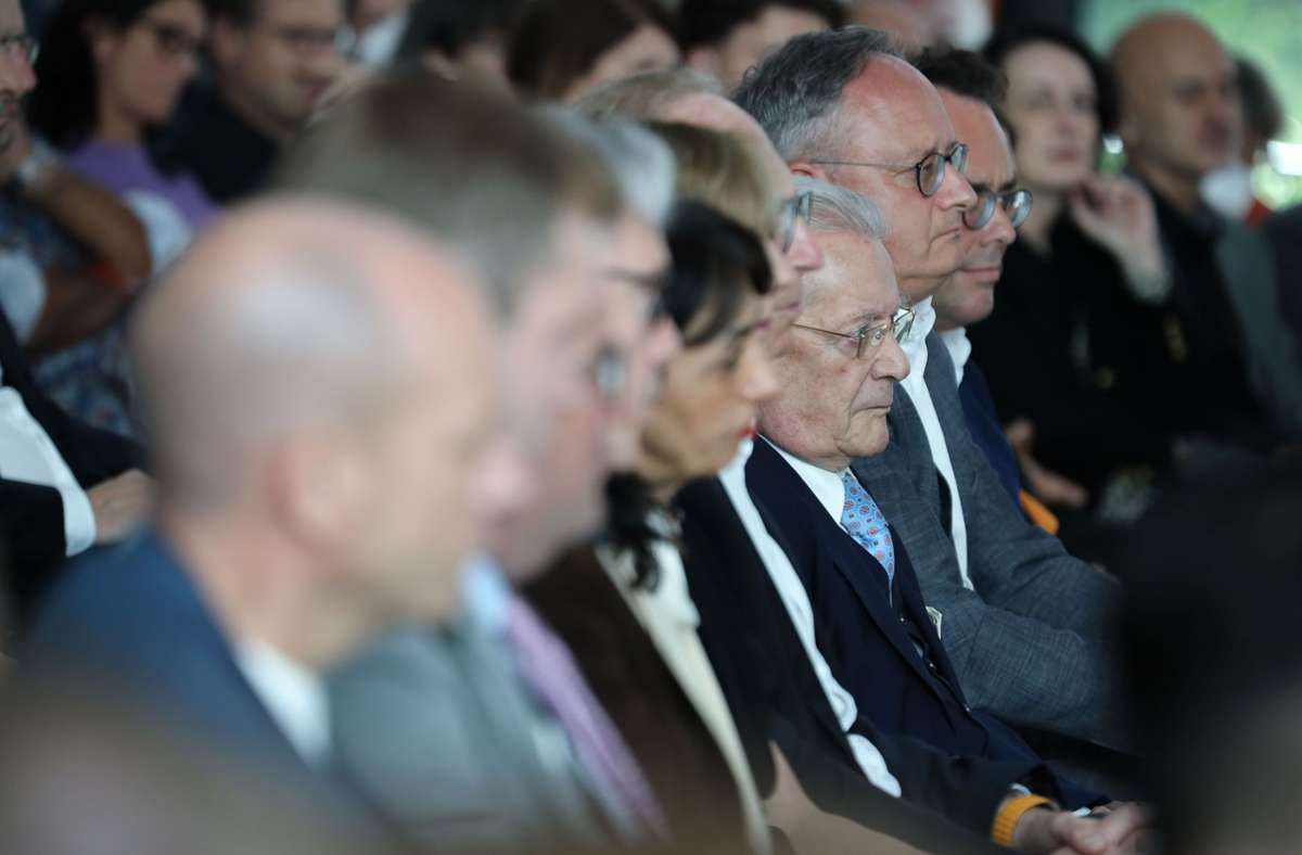 Unter den Zuhörern waren Landtagspräsidentin Muhterem Aras (Grüne), der Unternehmer Hans Peter Stihl und SPD-Landeschef Andreas Stoch.
