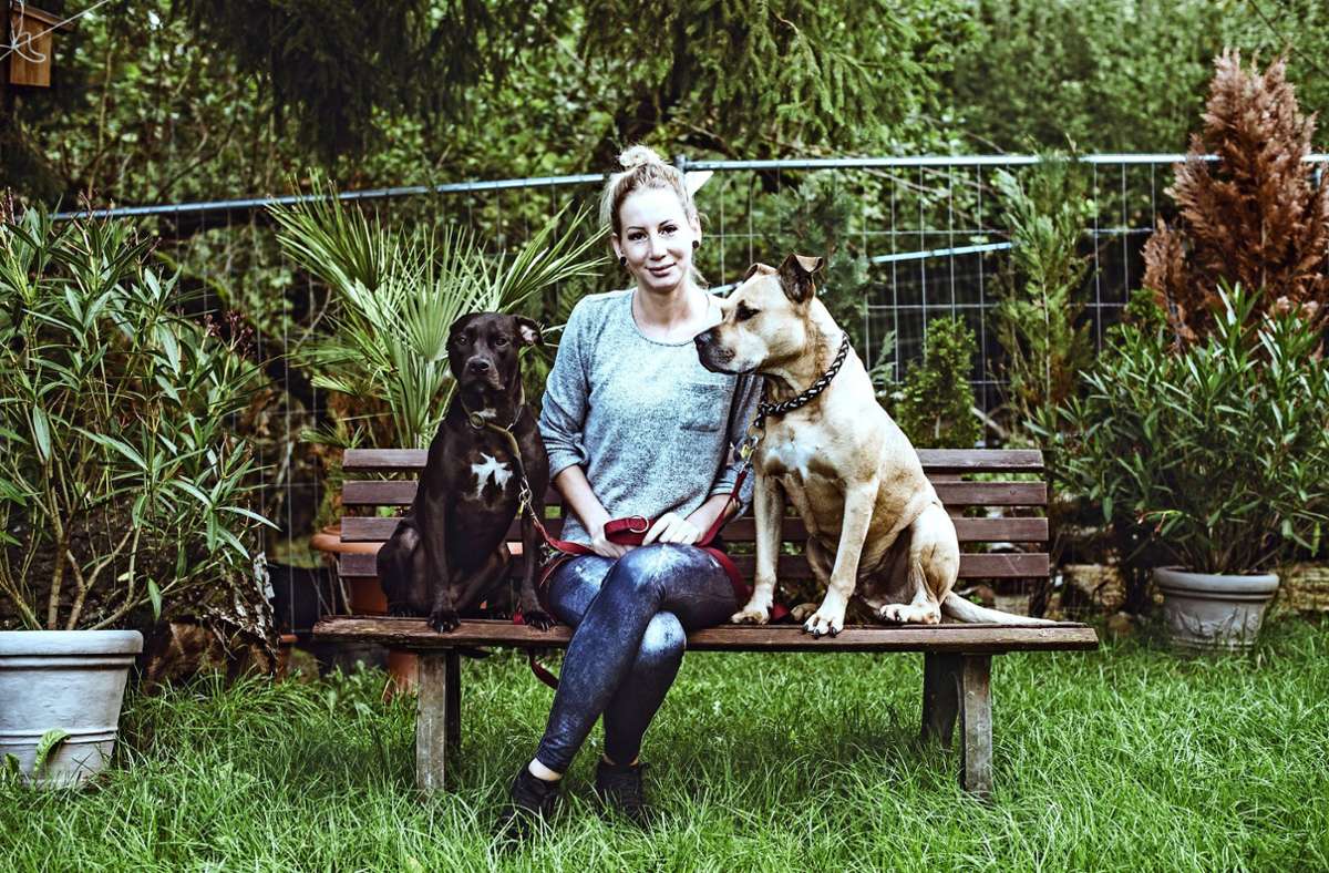 Große Liebe: Melinda Lukas mit ihren Hunden Kessy (links) und Daddy