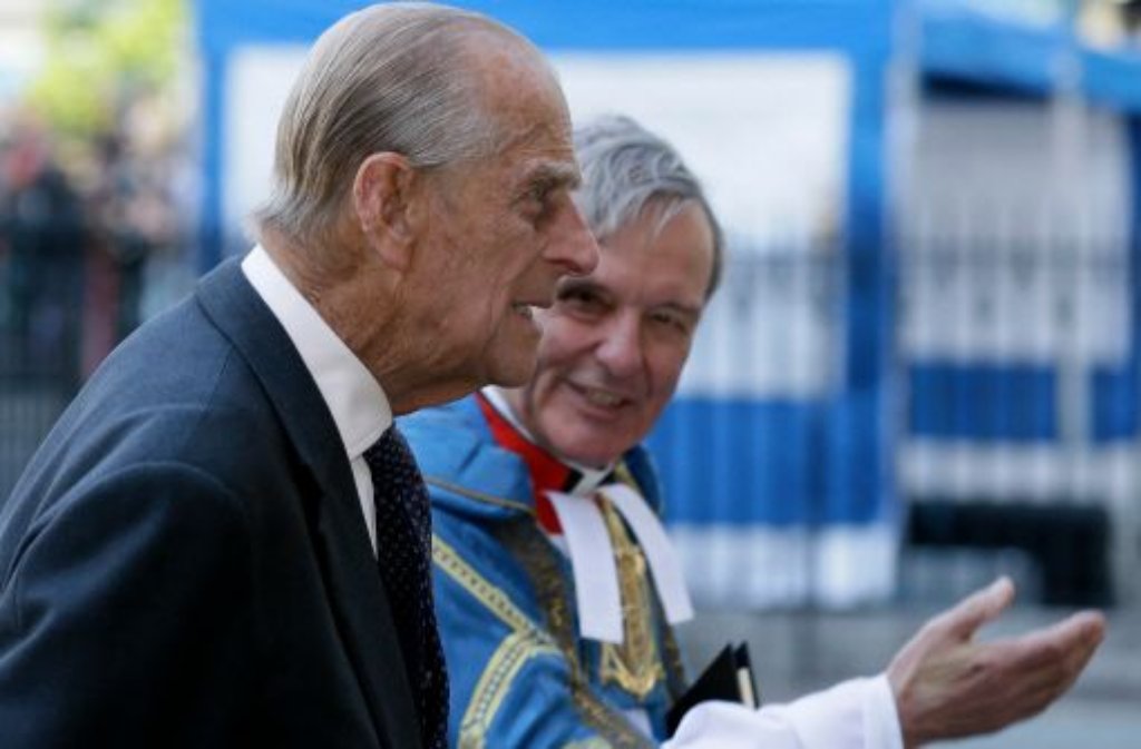 Prinzgemahl Philip, der am 10. Juni 92 Jahre alt wird, hatte aus gesundheitlichen Gründen am Vorabend noch einen Termin absagen müssen. Beim Gottesdienst war er wieder dabei.
