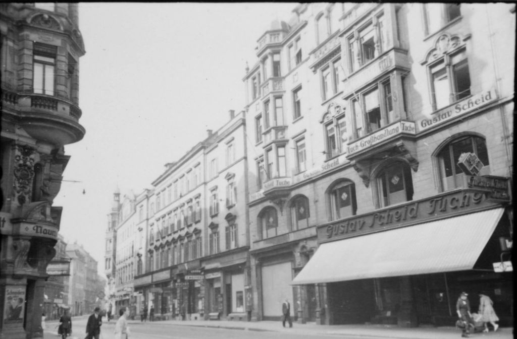 Die Aufschrift „Tuchhaus Scheid“ findet sich heute noch auf einem Gebäude in der Tübinger Straße.
