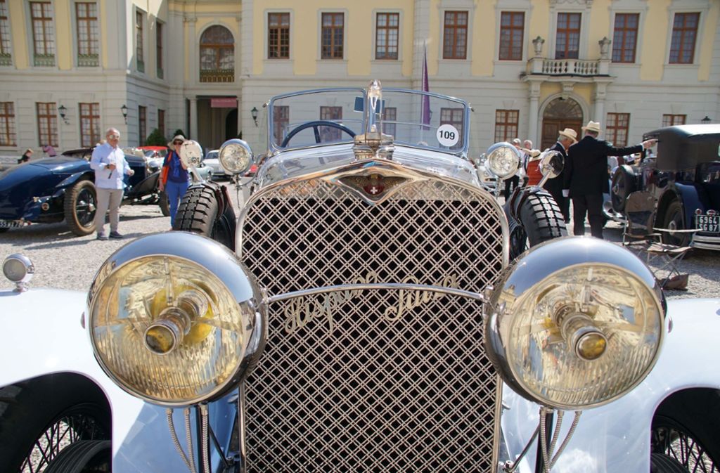 Sie schätzen vor allem die barocke Kulisse, die die historischen Fahrzeuge in einem besonderen Licht darstellt.