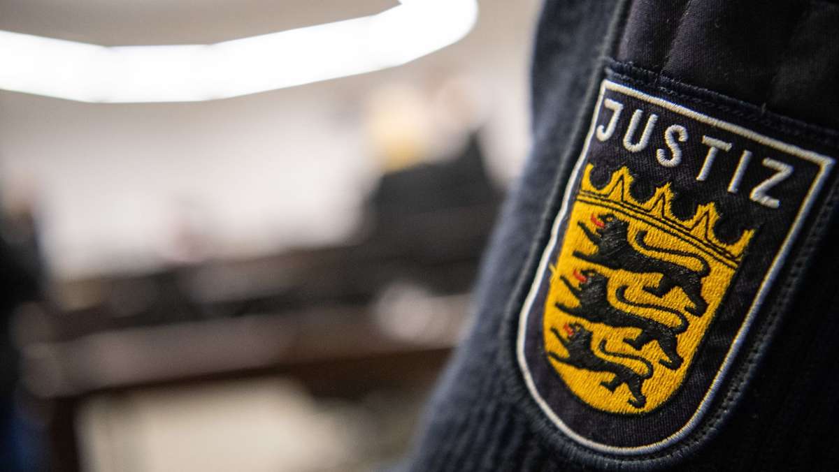 Prozess am Landgericht Stuttgart: Angeklagter räumt Messerangriff ein