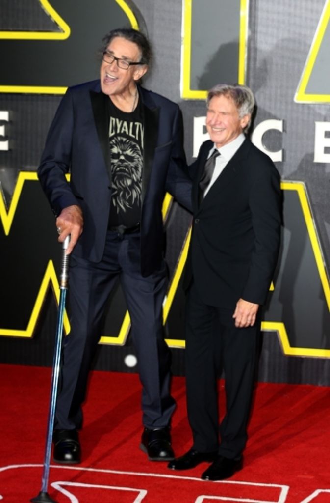 Der Chewbacca Darsteller Peter Mayhew und Harrison Ford alias Han Solo dürfen auf der Londoner Premiere nicht fehlen.
