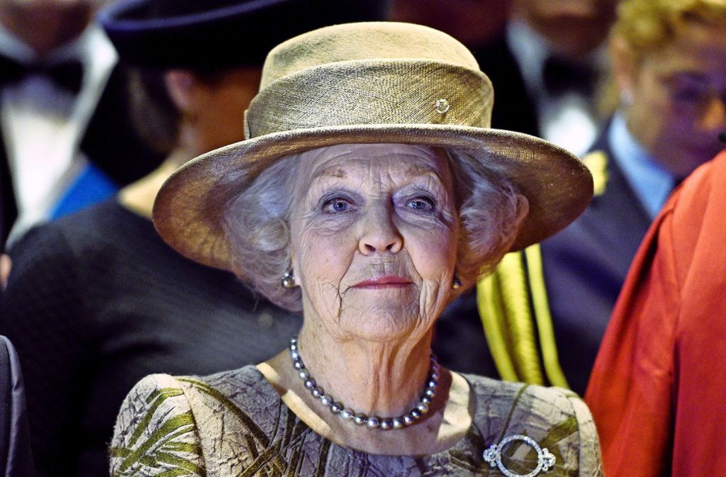 Doch am 31. Januar gehört die große Bühne noch einmal ihrer Schwiegermutter, der Königlichen Hoheit Prinzessin Beatrix der Niederlande, wie sie seit ihrer Abdankung offiziell heißt. Mit einem großen Fest ehrt die Oranje-Familie ihre ehemalige Königin zu ihrem 80. Geburtstag.