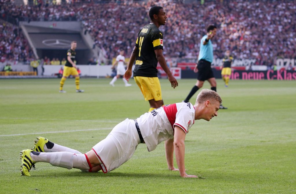 ... sich bei seinem ersten Spiel als VfB-Trainer eine 0:4-Klatsche in Dortmund abholte.