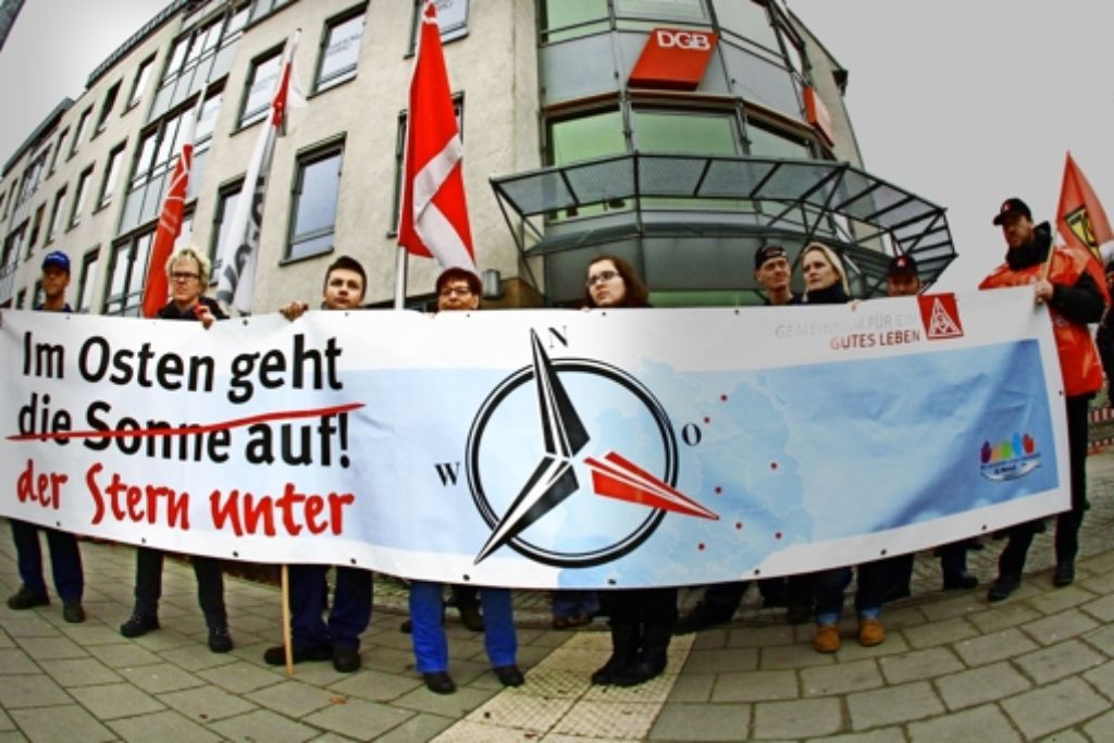 Im Februar haben Mitarbeiter der ostdeutschen Mercedes-Niederlassungen mit einem Warnstreik gegen den Verkauf protestiert. Vor einer Woche wurde  nun ein Tarifvertrag zur Absicherung der Arbeitsplätze abgeschlossen. Foto: imago