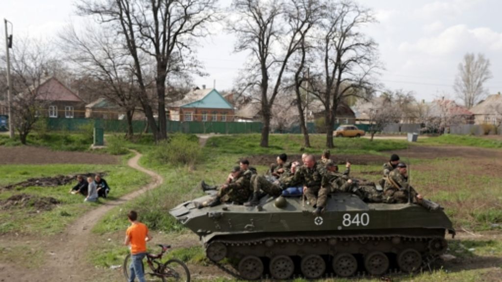 Ukraine-Krise: Attacke prorussischer Aktivisten auf Kaserne fordert Tote