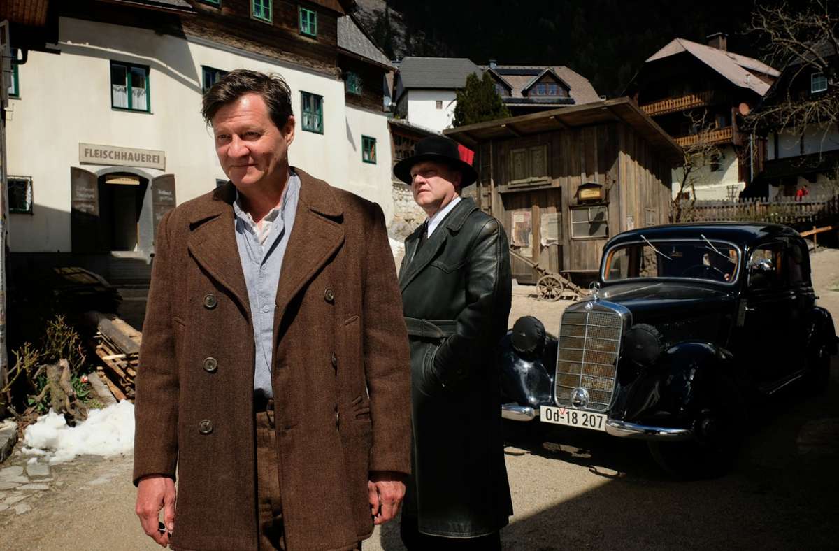 Gestapo-Mann Sick (Rainer Wöss) misstraut Franz Mitterjäger (Harald Windisch).