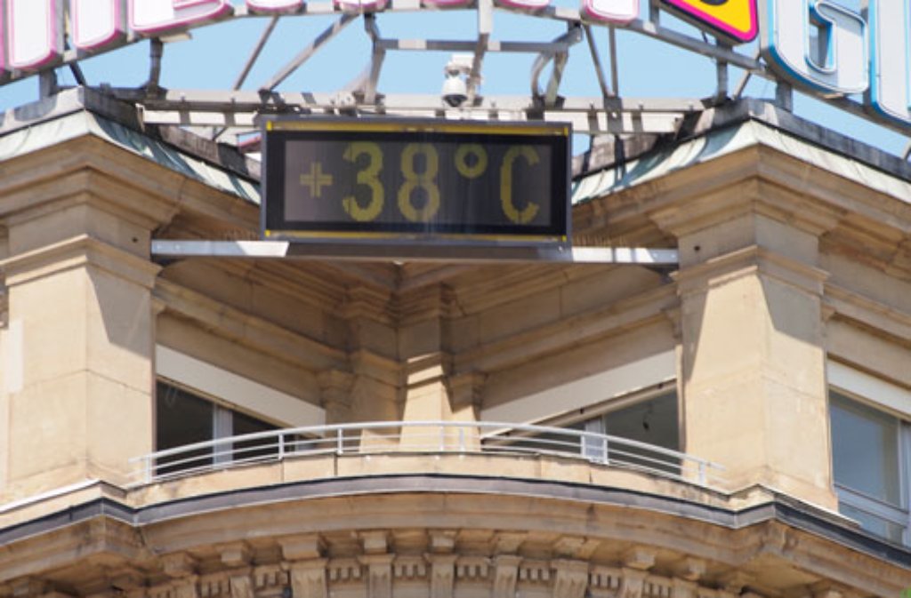 ... 38 Grad laut Teperaturanzeige am Stuttgarter Schlossplatz.