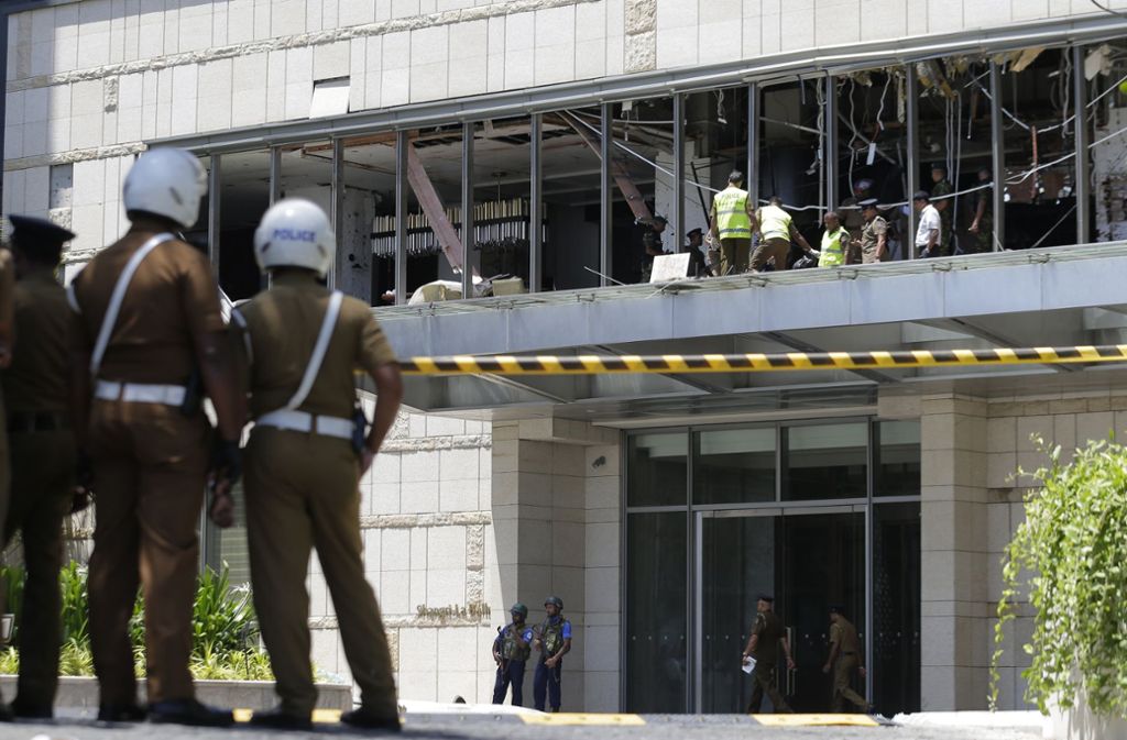 Mehr als 100 Menschen kommen bei Explosionen in Sri Lanka ums Leben.