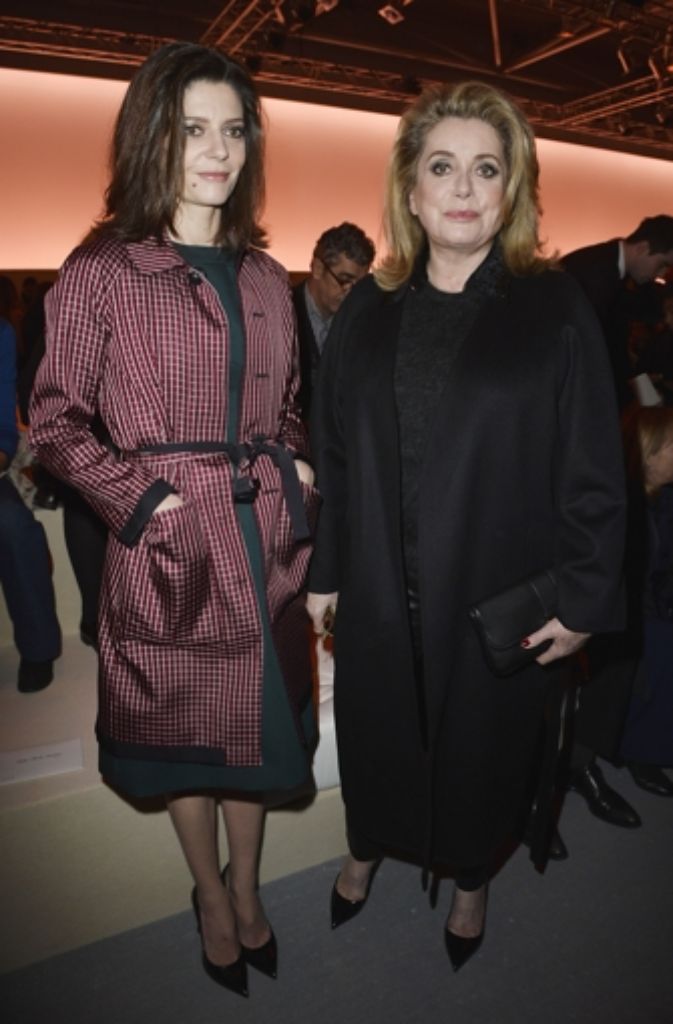 Catherine Deneuve mit ihrer Tochter Chiara Mastroianni bei Louis Vuitton