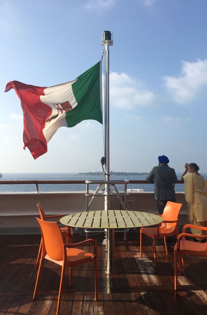 Die Indienkreuzfahrten auf der „Costa Neo Classica“ werden auch gerne von einheimischen Gästen gebucht. Die Inder stellen nach den Italienern oft die zweitgrößte Gruppe an Bord.