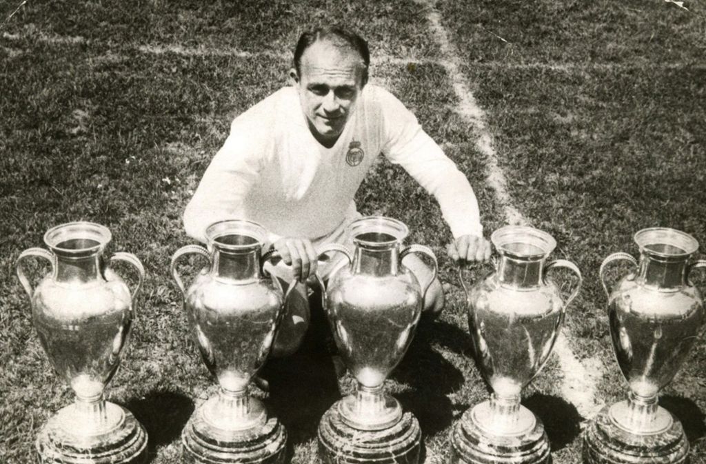 Mit Real Madrid hat Alfredo Di Stéfano von 1956 bis 1960 stets den Europapokal der Landesmeister gewonnen, fünfmal nacheinander. Doch wie es das Schicksal so wollte, war er nie bei einer WM am Ball.