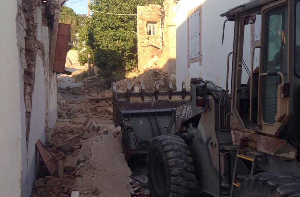 Ein starkes Erdbeben hat die Westküste der Türkei und die griechischen Inseln in der Ägäis erschüttert.