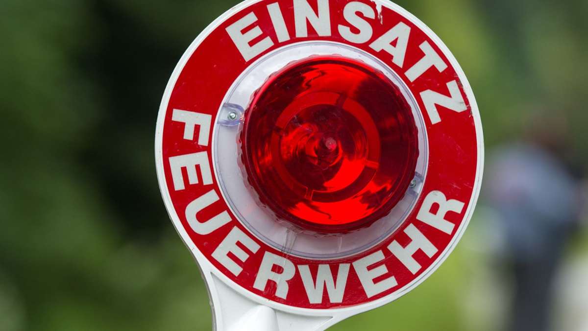 Polizeibericht aus Weissach: Private Poolanlage brennt