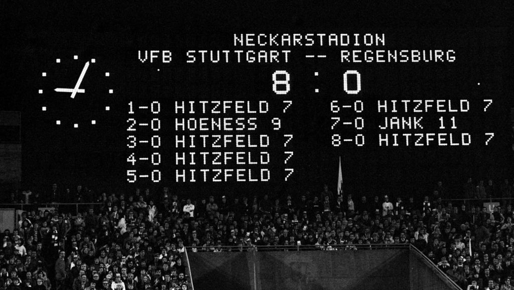  Die Trainerlegende Ottmar Hitzfeld feiert an diesem Samstag den 70. Geburtstag. Doch auch als Spieler hat Hitzfeld seine Spuren hinterlassen. Vor allem beim VfB Stuttgart – in diesem legendären Spiel gegen Jahn Regensburg, nach dem nichts mehr so war wie vorher. 