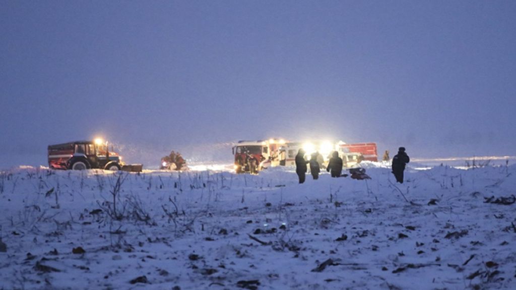 Flugzeugabsturz nahe Moskau: Rätsel um Unglück – Flugschreiber gefunden