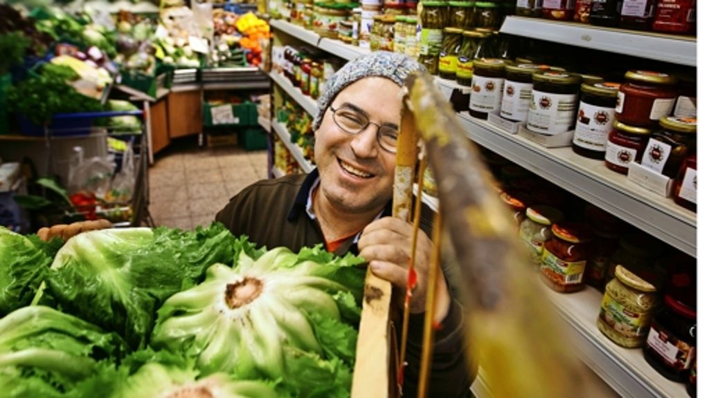  Der Türke Mehmed Saritas versorgt seit 18 Jahren das Remstal-Dorf Weiler mit Lebensmitteln. Sein Laden misst 80 Quadratmeter, der Einzelhändler 148 Zentimeter. 