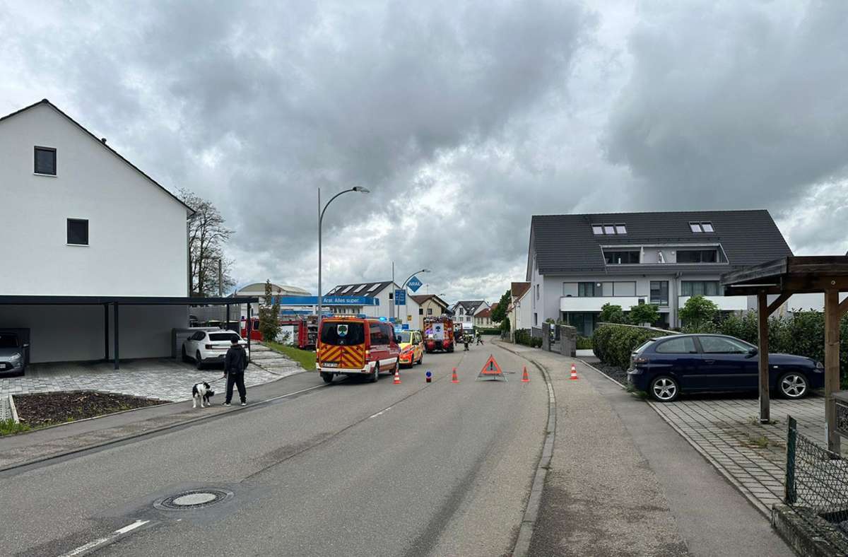 Die Marbacher Straße in Erdmannhausen musste wegen des Unfalls gesperrt werden.