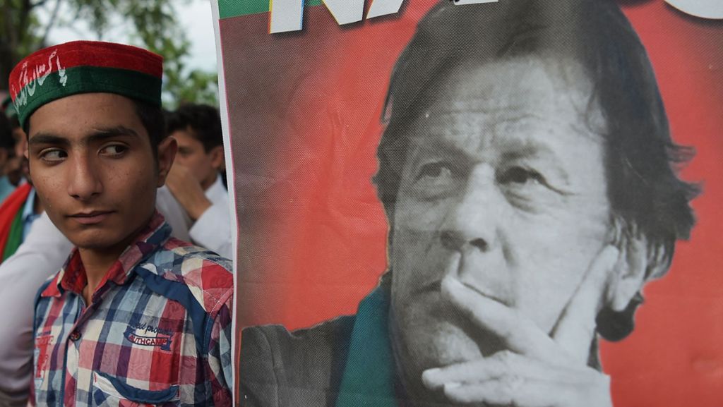 Parlamentswahl in Pakistan: Imran Khan erklärt sich zum Sieger