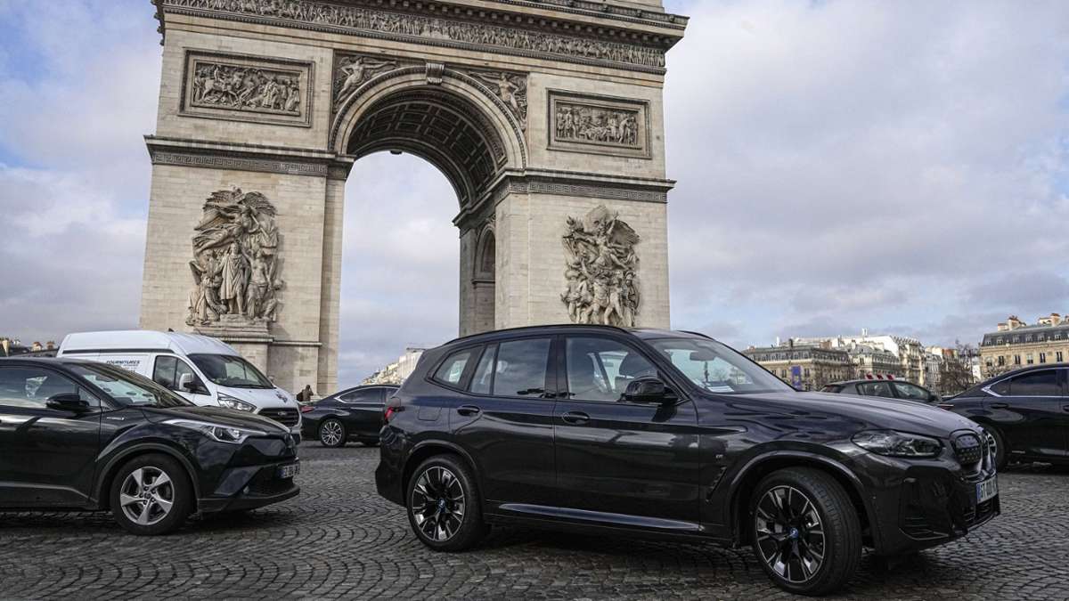 Parken in Paris: Nicht nur SUVs werden   zur  Kasse gebeten
