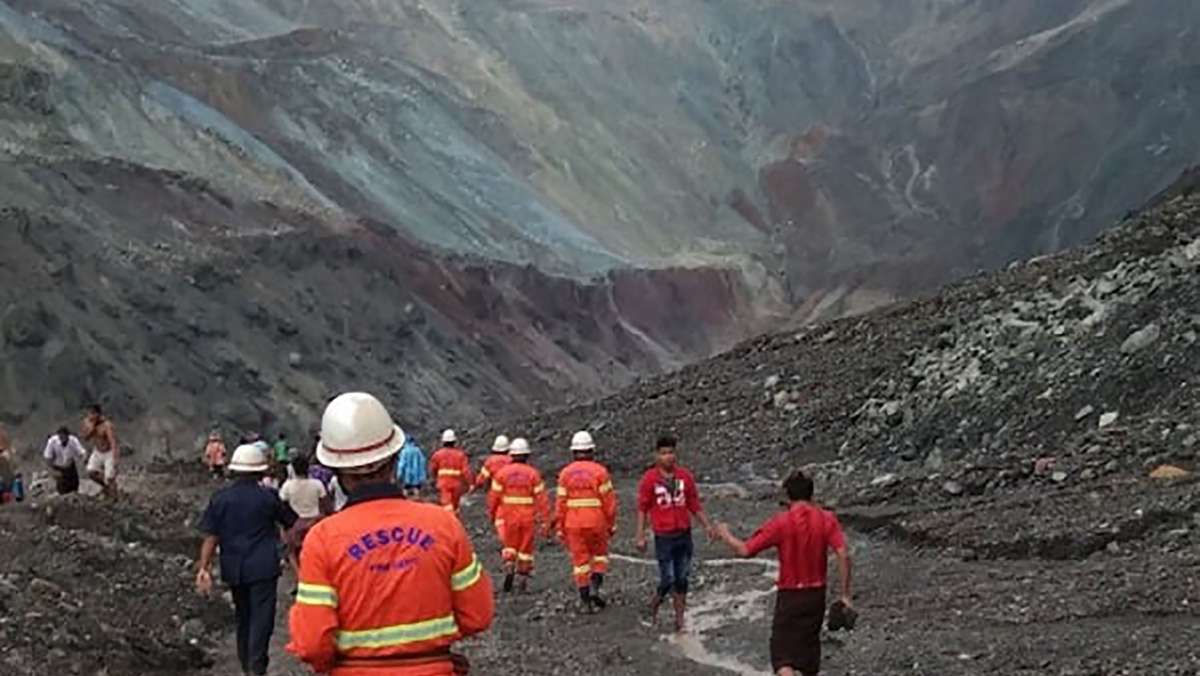  Bei einem Erdrutsch in einer Jade-Mine im Norden Myanmars in Südostasien sind mehr als hundert Menschen ums Leben gekommen. Regenfälle erschweren die Suche nach weiteren Opfern. 