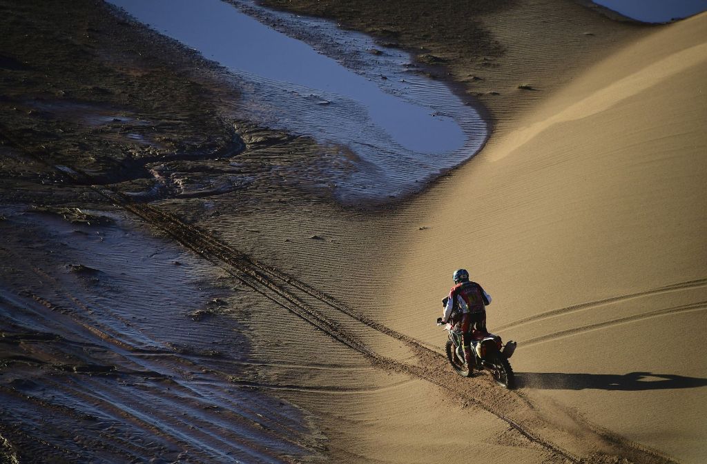 Spaniens Biker Joan Barreda sieht sich schwierigem Terrain gegenüber.