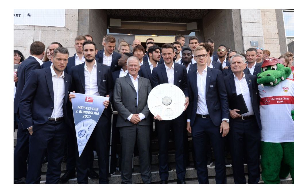 Die Mannschaft des VfB Stuttgart wurde im Rathaus empfangen. Foto: dpa