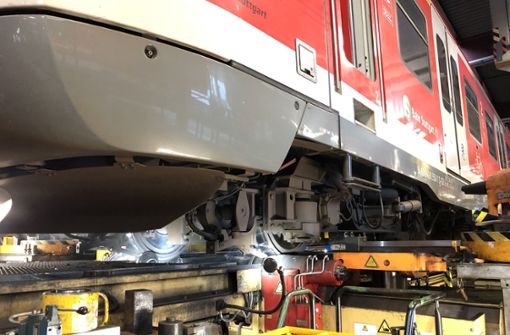 Im Bahnbetriebswerk in Plochingen werden die Räder der S-Bahnzüge auf Schäden überprüft. Foto: DB AG/Michael Zörner