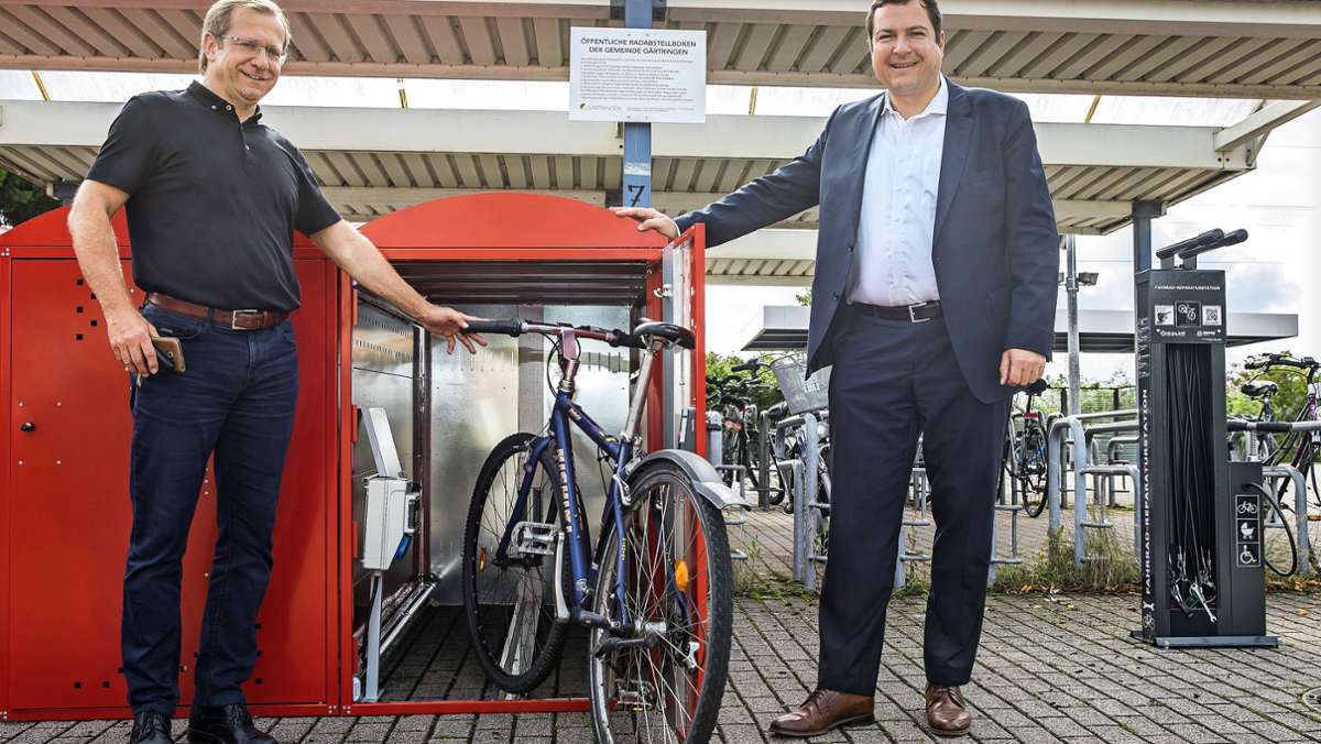  An der Gärtringer S-Bahn-Haltestelle gibt es ab sofort die Möglichkeit, Pedelecs in abschließbaren Fahrradgaragen sicher abzustellen und kostenlos aufzuladen. 