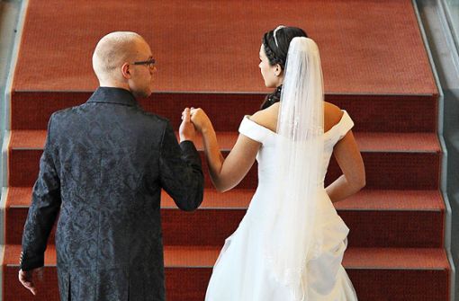 Noch mal verschieben oder trotz Corona im Sommer heiraten? Viele Ehewillige stehen vor dieser Entscheidung. Foto: dpa/Matthias Hiekel