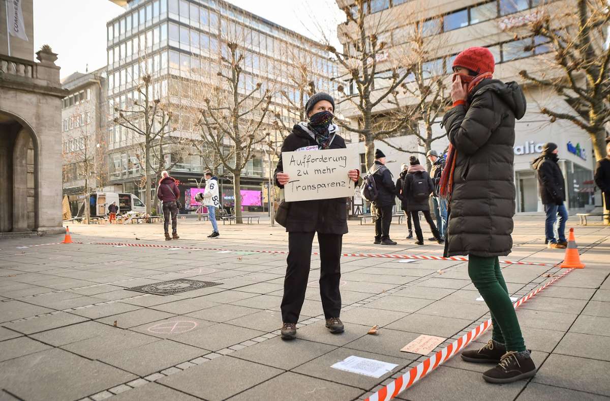 Corona-Demo auf dem Schlossplatz fast ohne Teilnehmer