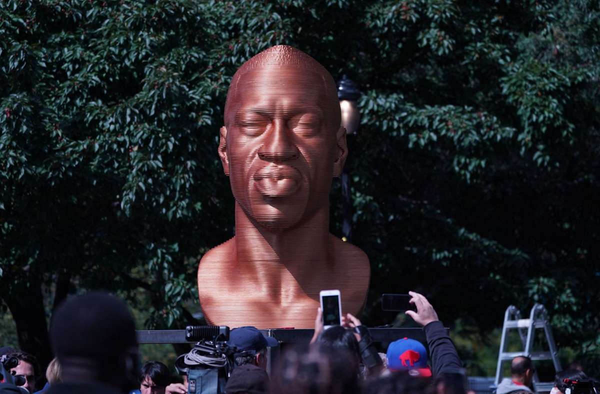 New York: George-Floyd-Statue mit Farbe beschmiert - Politik