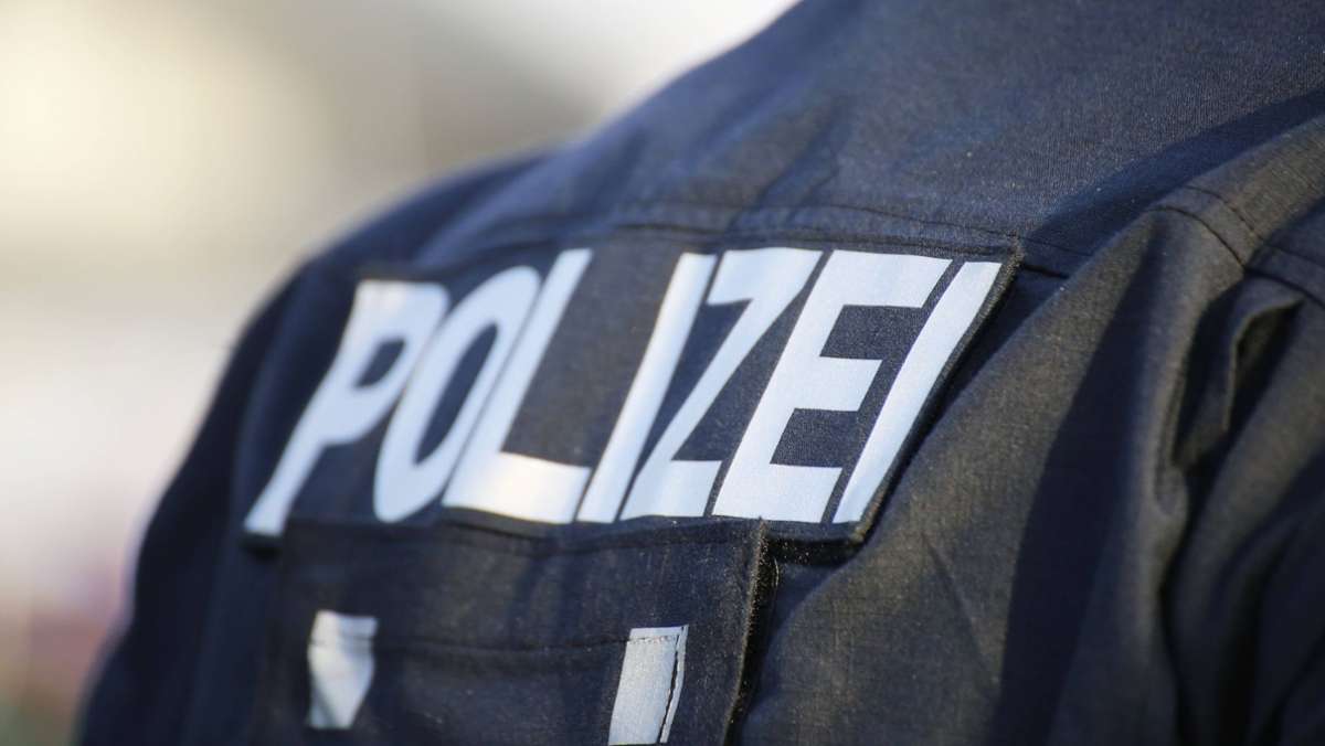 Schwäbisch Gmünd: 18-Jähriger versucht aus Klinik zu flüchten und tritt Polizisten