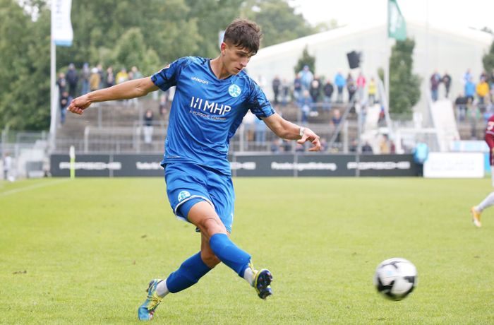 Stuttgarter Kickers gegen Neckarsulm: 5:1-Sieg – Zwei Spieler treffen doppelt für die  Kickers