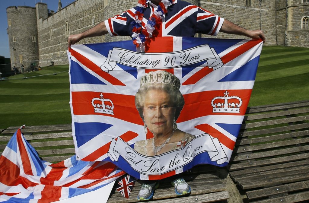 Die Queen und der Union Jack sind in diesen Tagen noch allgegenwärtiger auf der Insel.