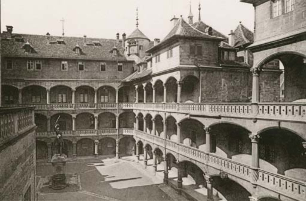 Der Innenhof des Alten Schlosses im Jahr 1892.