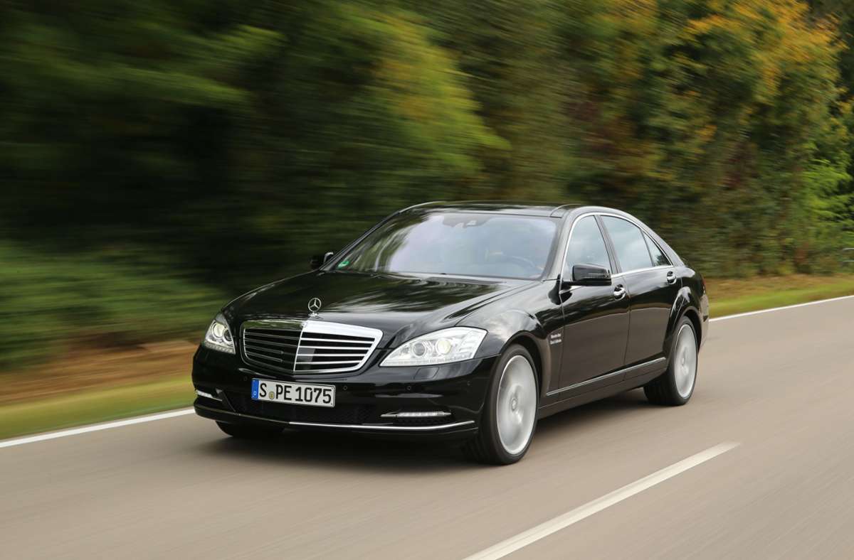 Kurz bevor Jürgen Schrempp Daimler-Chrysler verließ, erschien im September 2005 die neueste Generation der S-Klasse. Die Baureihe 221 wurde bis 2013 produziert und war über den gesamten Zeitraum Weltmarkführer im Segment der Oberklassenlimousinen. Insgesamt wurden über 530 000 Fahrzeuge verkauft.