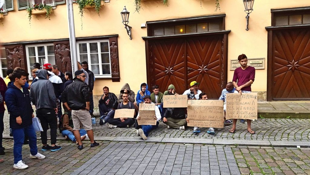 Nürtingen: Flüchtlinge protestieren vor dem Rathaus