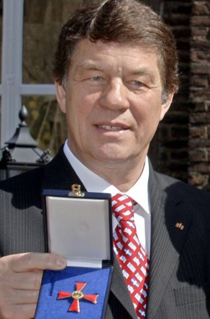 Otto Rehhagel erhält 2005 das Verdienstkreuz erster Klasse des Verdienstordens der Bundesrepublik Deutschland. Rehhagel wurde damit für seine Verdienste um den Sport und die deutsch-griechischen Beziehungen geehrt.