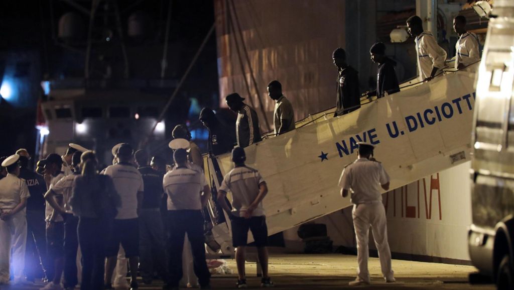 Italien: Schiff voll mit Migranten darf nach Tagen auf See anlegen