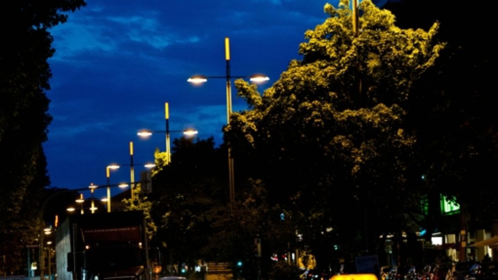Blaulicht aus Stuttgart: 11. Oktober: Taxi erfasst zwei Frauen auf Theo-Heuss