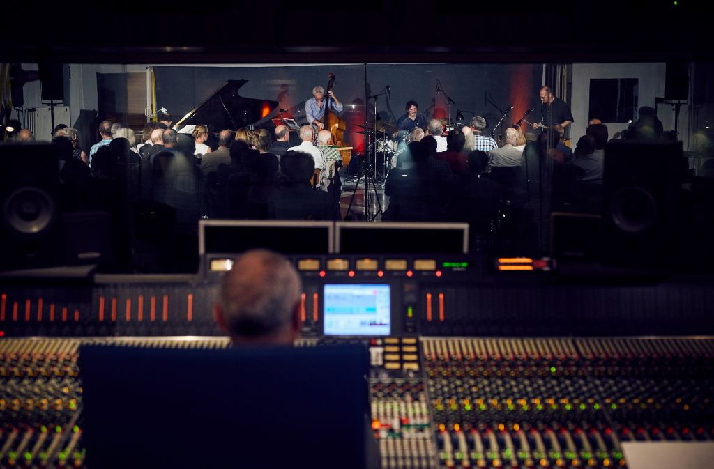 Mit der Zeit veränderte sich auch das Studio immer wieder. Hier ist das Stuttgarter Kammerorchester 2017 bei einem Studiokonzert zu sehen.